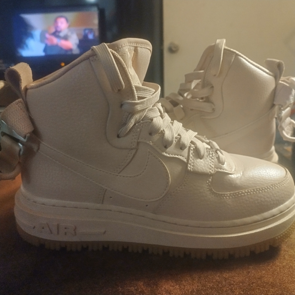 Women's size 8 Nikes